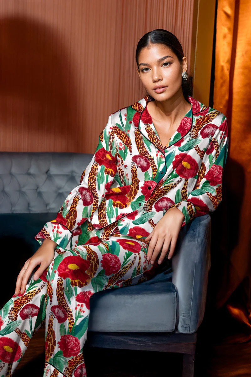 Annabelle Posies Print Two-Piece Silk Pajama Set - Image 4