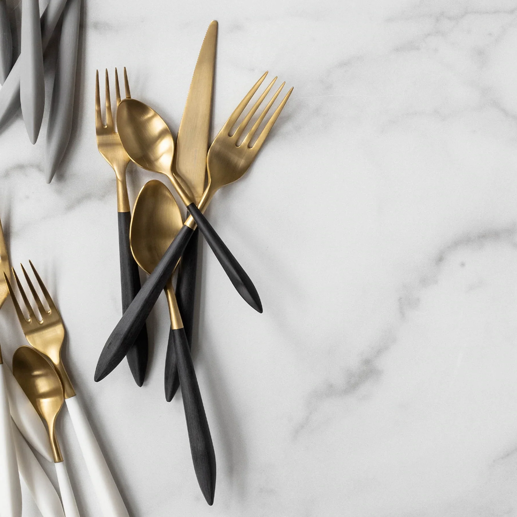 Ares Oro & Black Five Piece Place Setting - Image 3