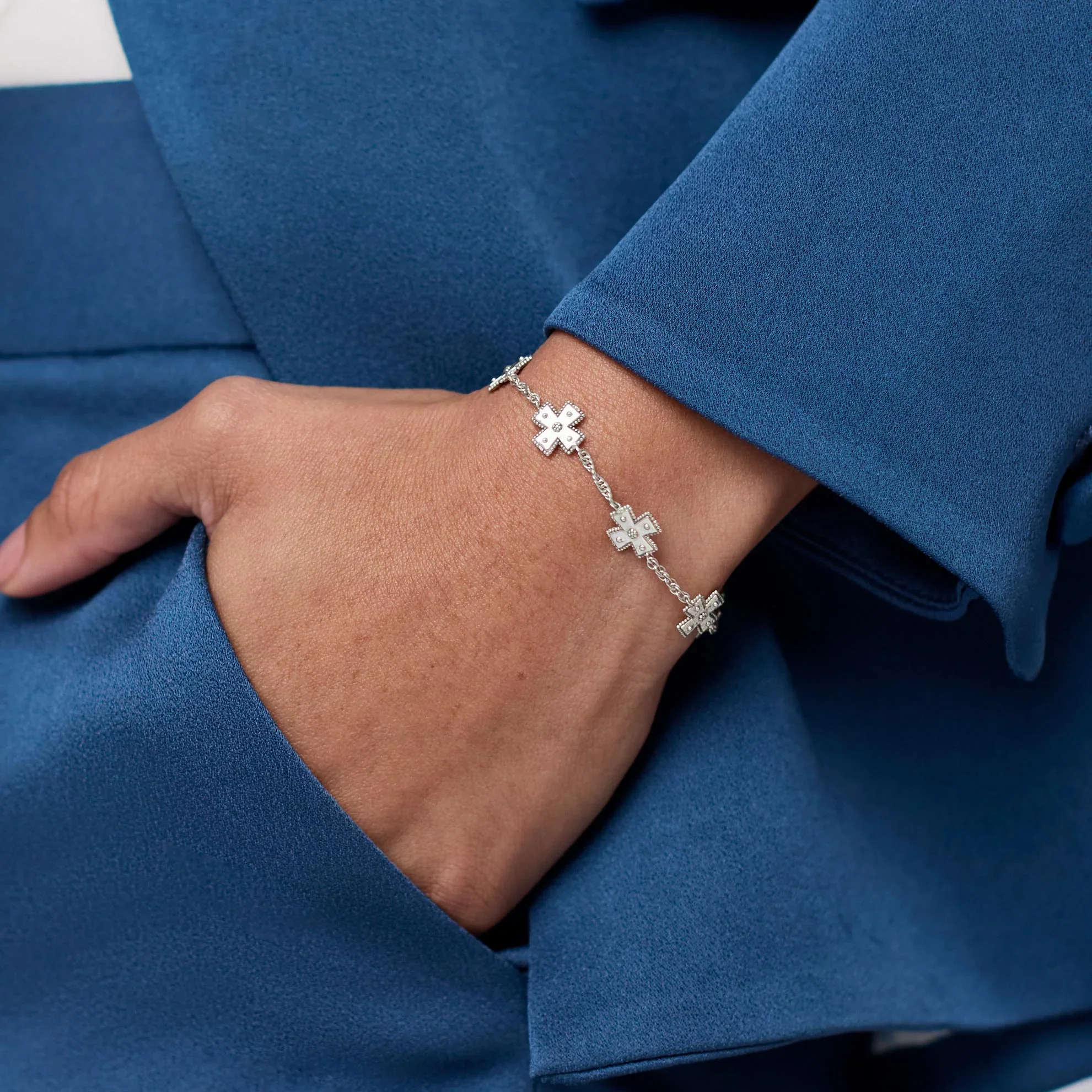 Canterbury Delicate Bracelet - Image 5
