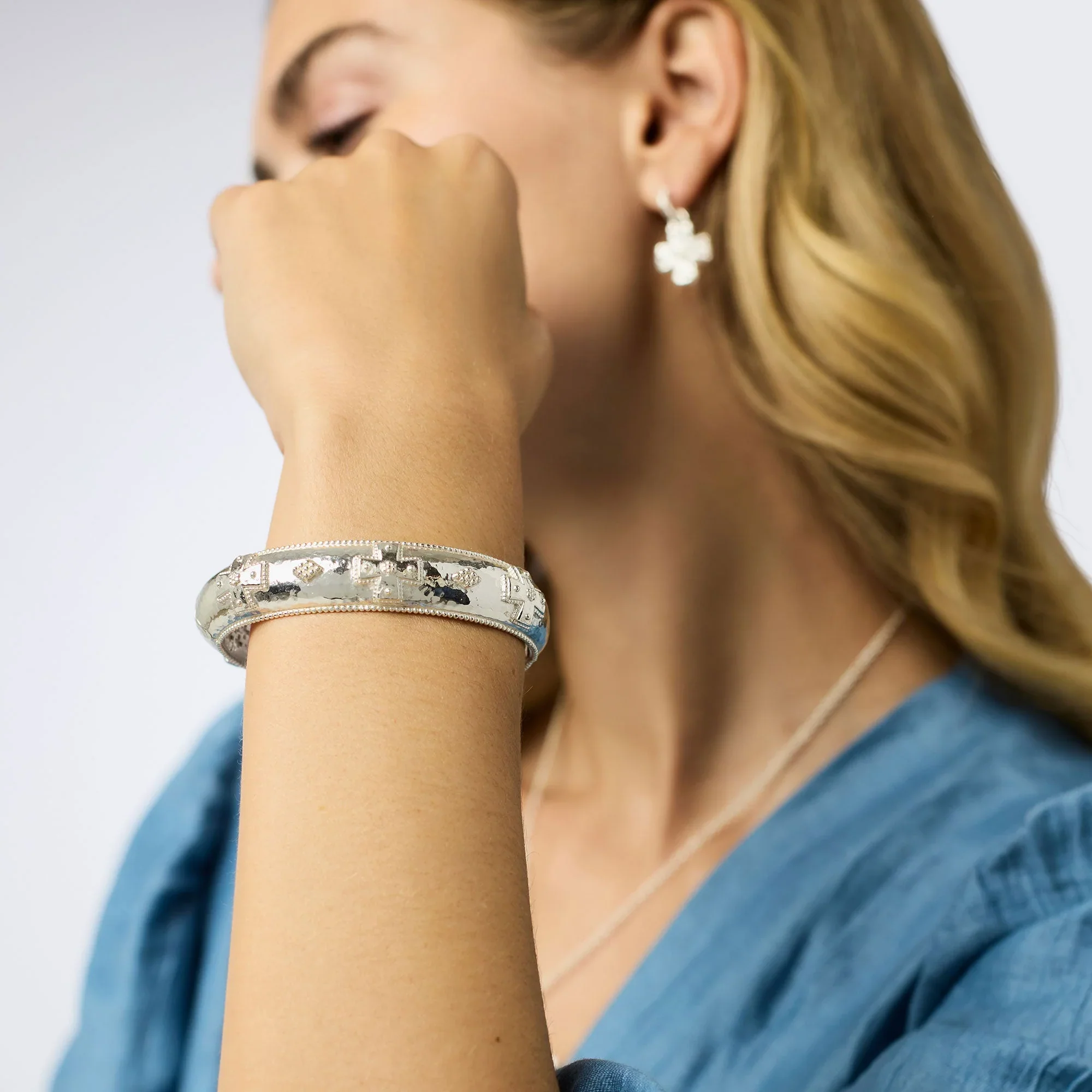 Canterbury Hinge Bangle - Image 5