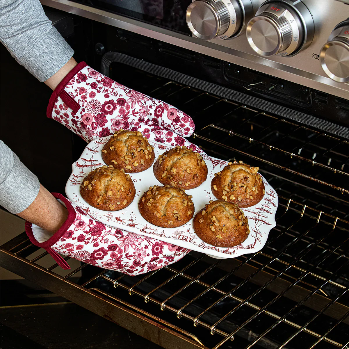 Country Estate Winter Frolic Muffin Dish - Ruby - Image 2