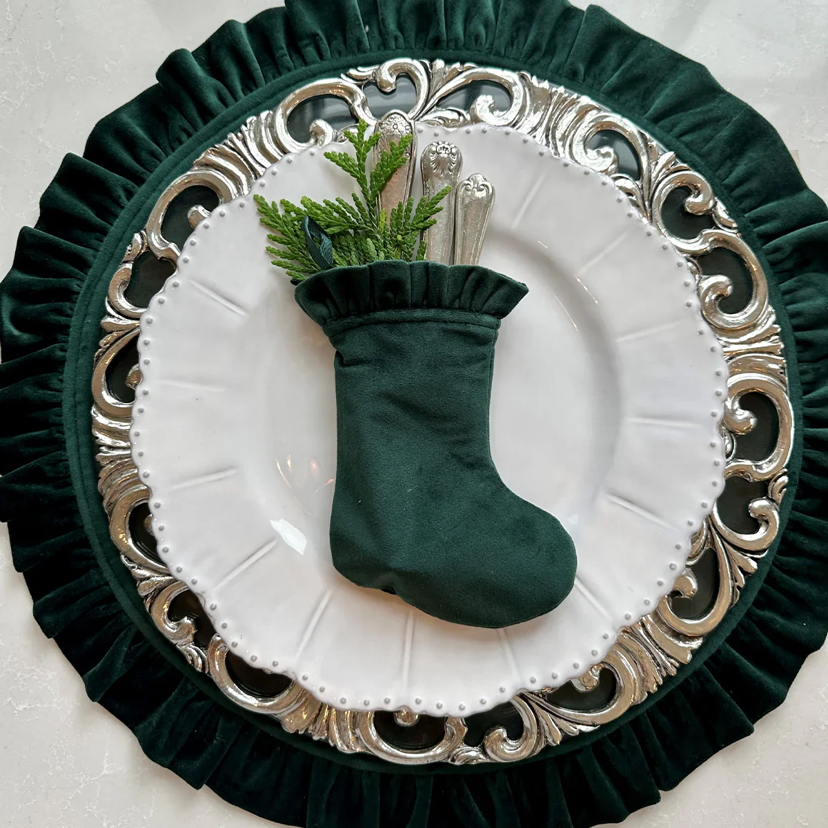 Velvet Round Placemat with Ruffle - Image 3