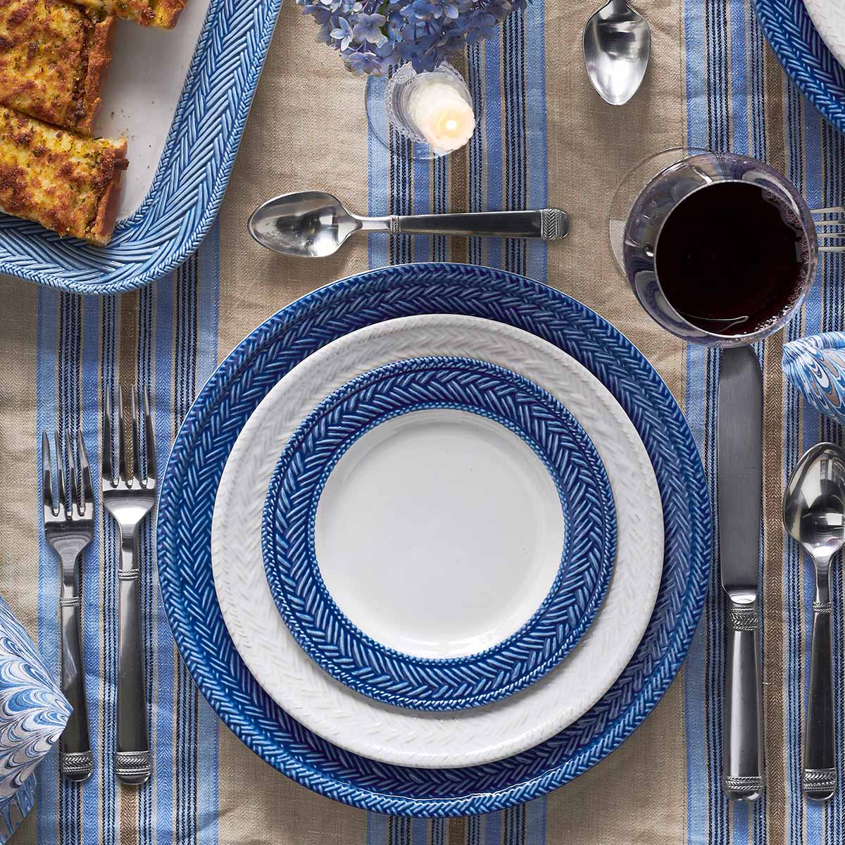 Le Panier Dinner Plate - Delft Blue - Image 4