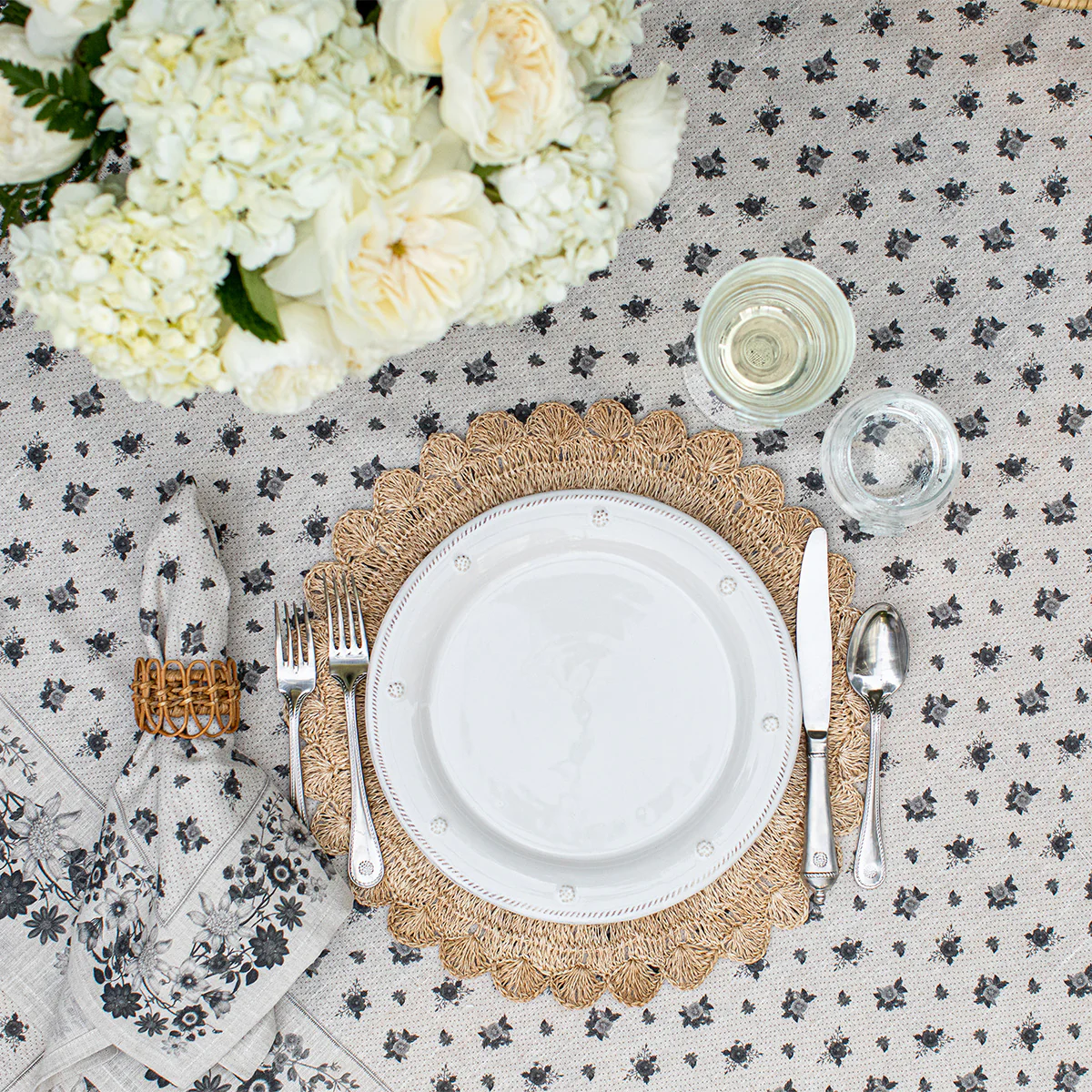 Mirabelle Noir Linen 54" Square Tablecloth - Image 3