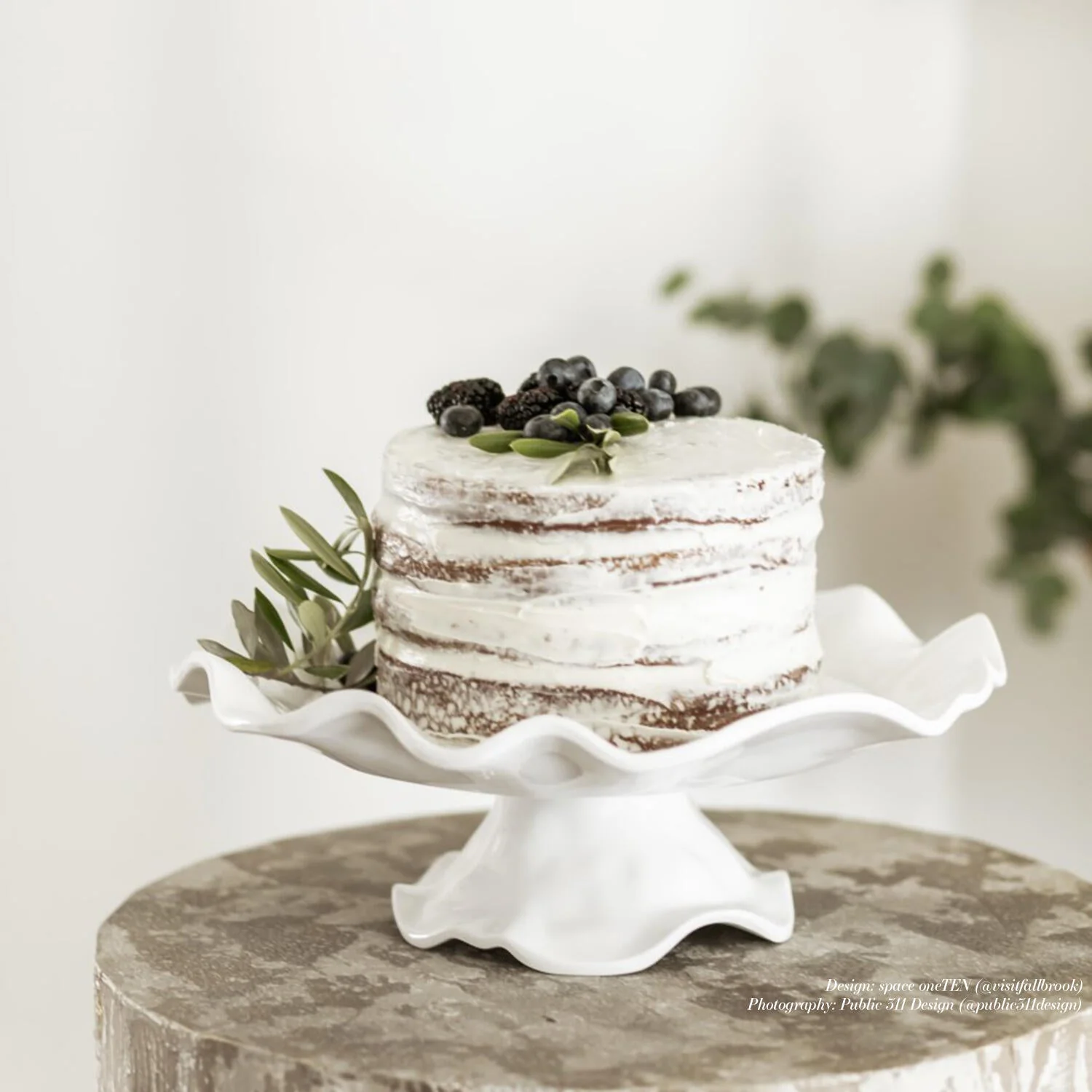 Vida Havana Pedestal Large White Cake Plate - Image 7